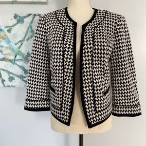 White House/Black Market 3/4 Sleeve Blazer